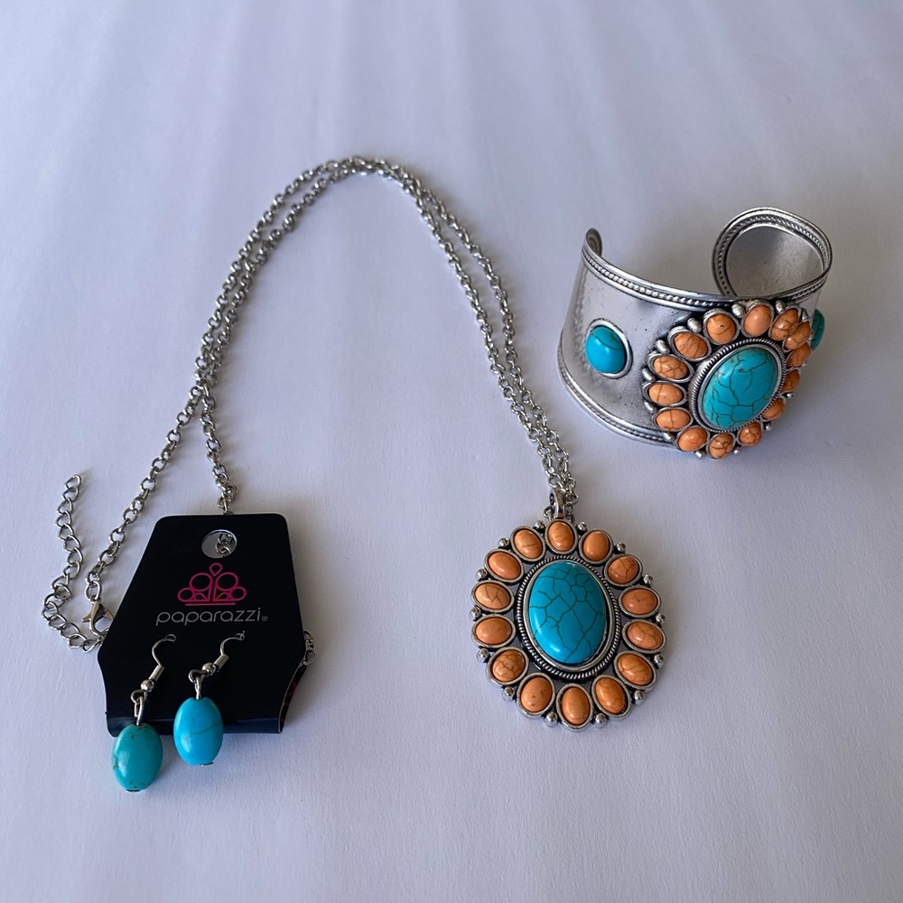paparazzi Necklace and earring set